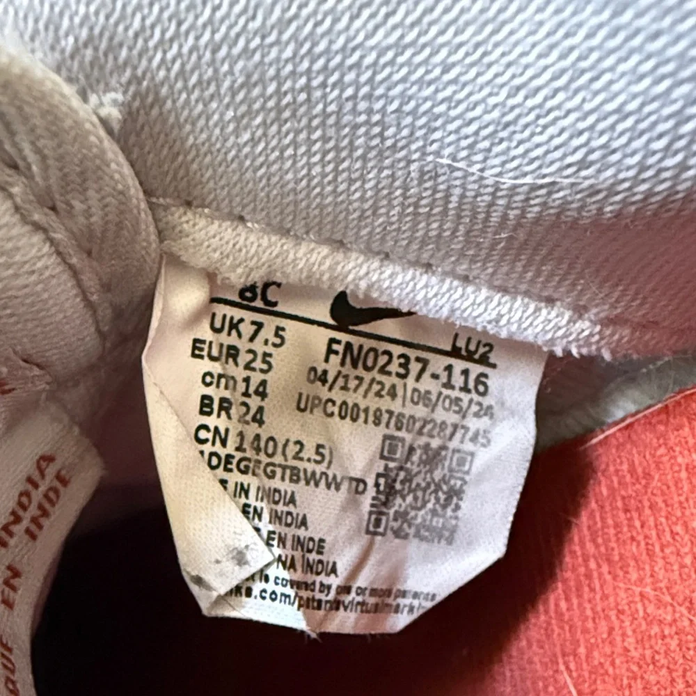 Nike Kids White and Red Sneakers - Picture 7 of 7